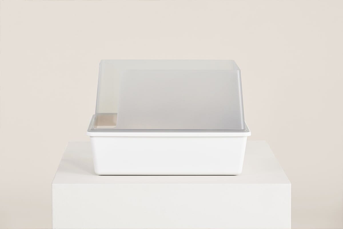 Cubby Litter Box tuft + paw